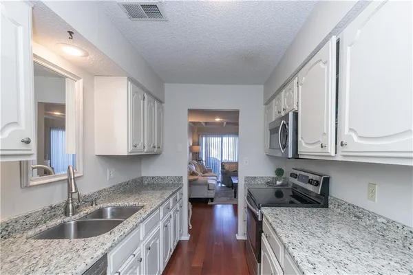 $295,000 | 210 Northeast Bayview Drive, Lee's Summit, MO 64064