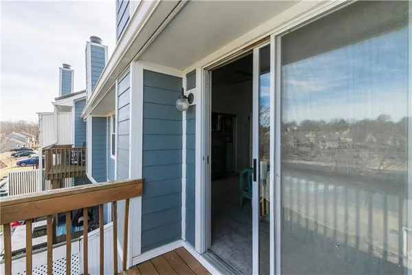 $295,000 | 210 Northeast Bayview Drive, Lee's Summit, MO 64064