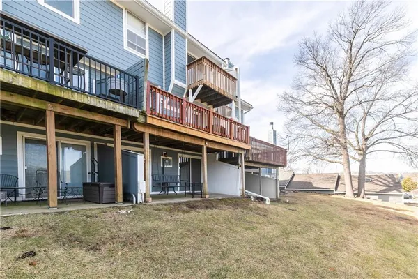 $295,000 | 210 Northeast Bayview Drive, Lee's Summit, MO 64064