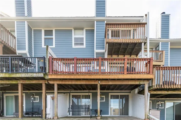 $295,000 | 210 Northeast Bayview Drive, Lee's Summit, MO 64064