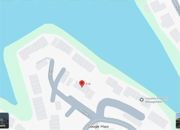 $290,000 | 210 Northeast Bayview Drive, Lee's Summit, MO 64064