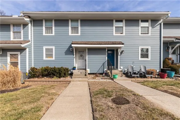 $295,000 | 210 Northeast Bayview Drive, Lee's Summit, MO 64064