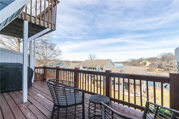 $295,000 | 210 Northeast Bayview Drive, Lee's Summit, MO 64064