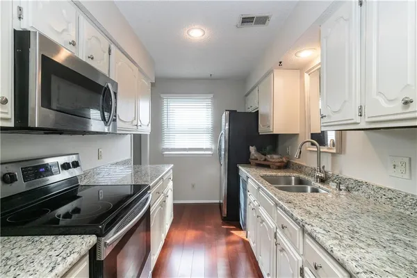 $295,000 | 210 Northeast Bayview Drive, Lee's Summit, MO 64064