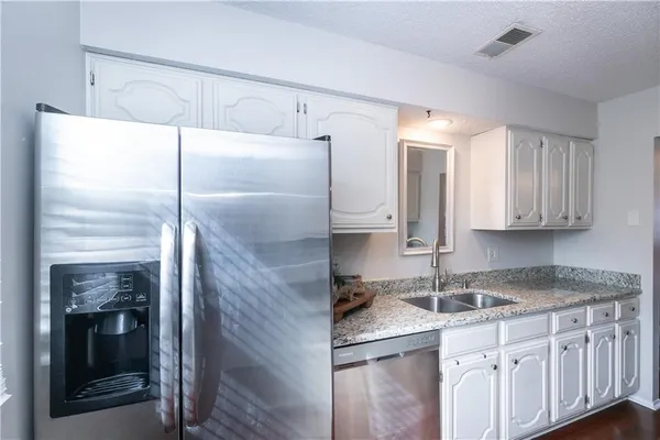 $295,000 | 210 Northeast Bayview Drive, Lee's Summit, MO 64064