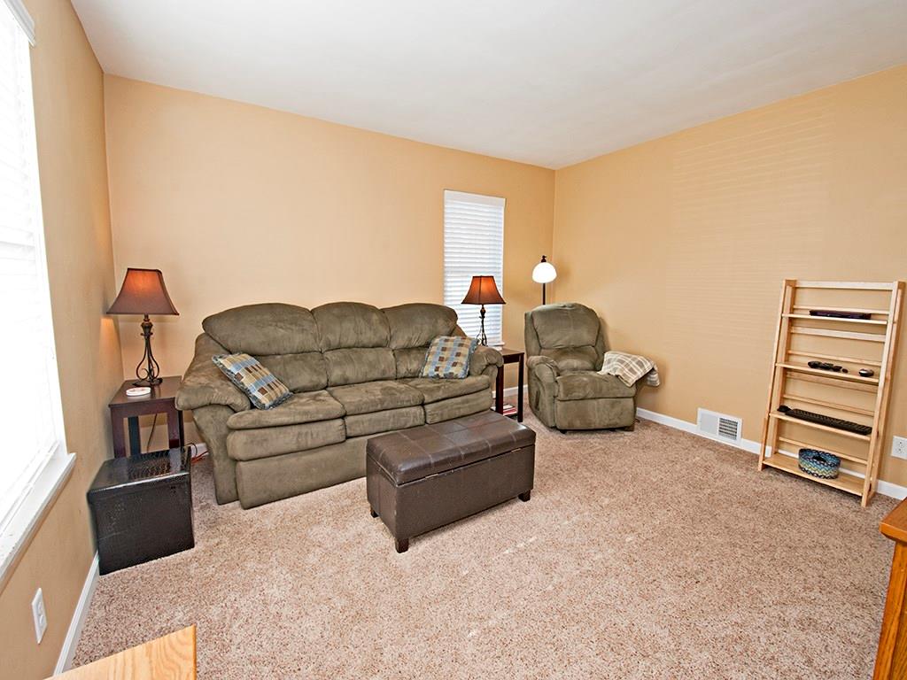 150 McGovern Road Houston, PA 15342 - Photo 7 of 24 Living room!