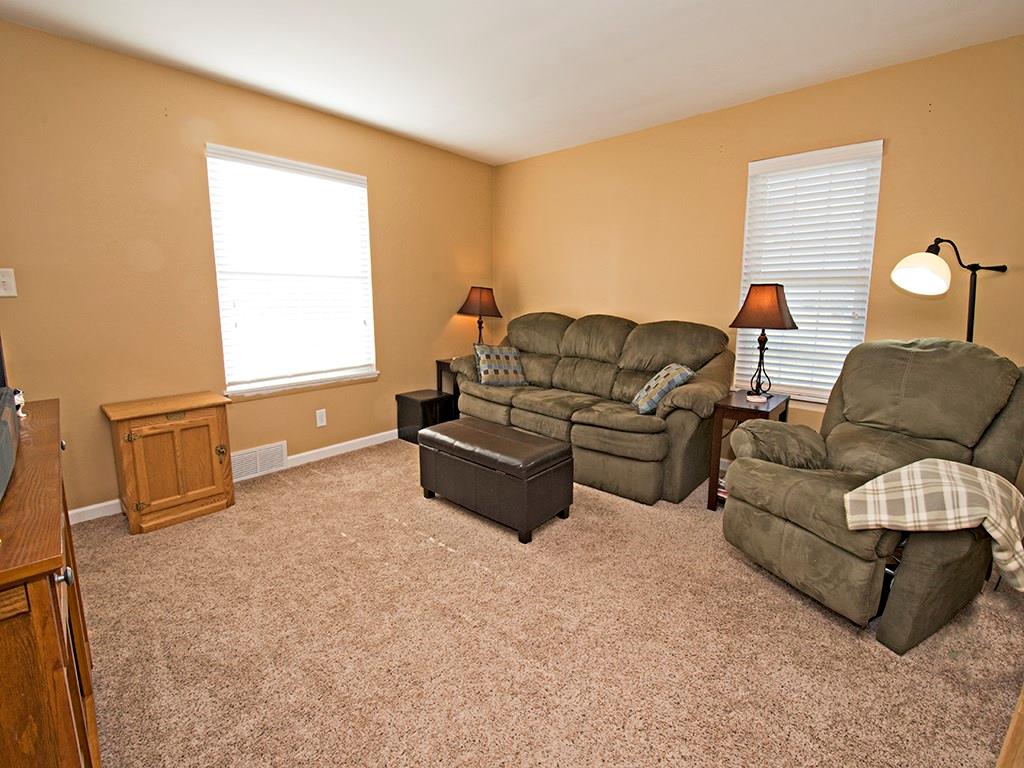 150 McGovern Road Houston, PA 15342 - Photo 8 of 24 Living Room