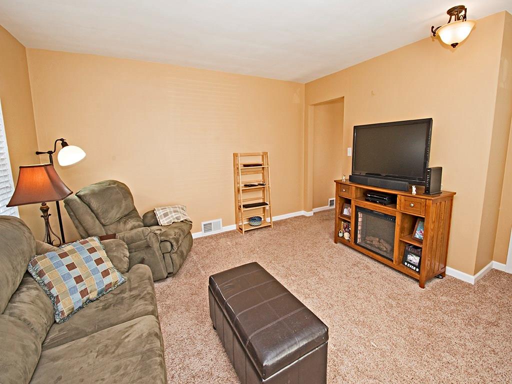 150 McGovern Road Houston, PA 15342 - Photo 9 of 24 Living Room