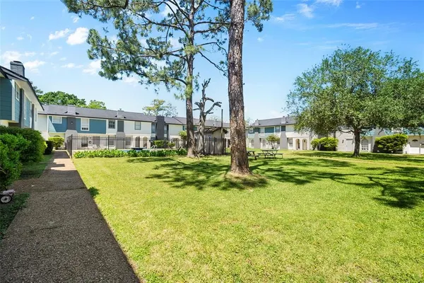 $1,750 | 328 South 2nd Street, Unit 330, Alvin, TX 77511