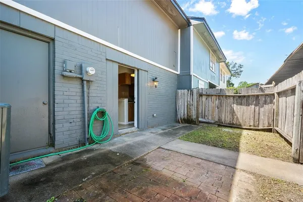 $1,750 | 328 South 2nd Street, Unit 330, Alvin, TX 77511