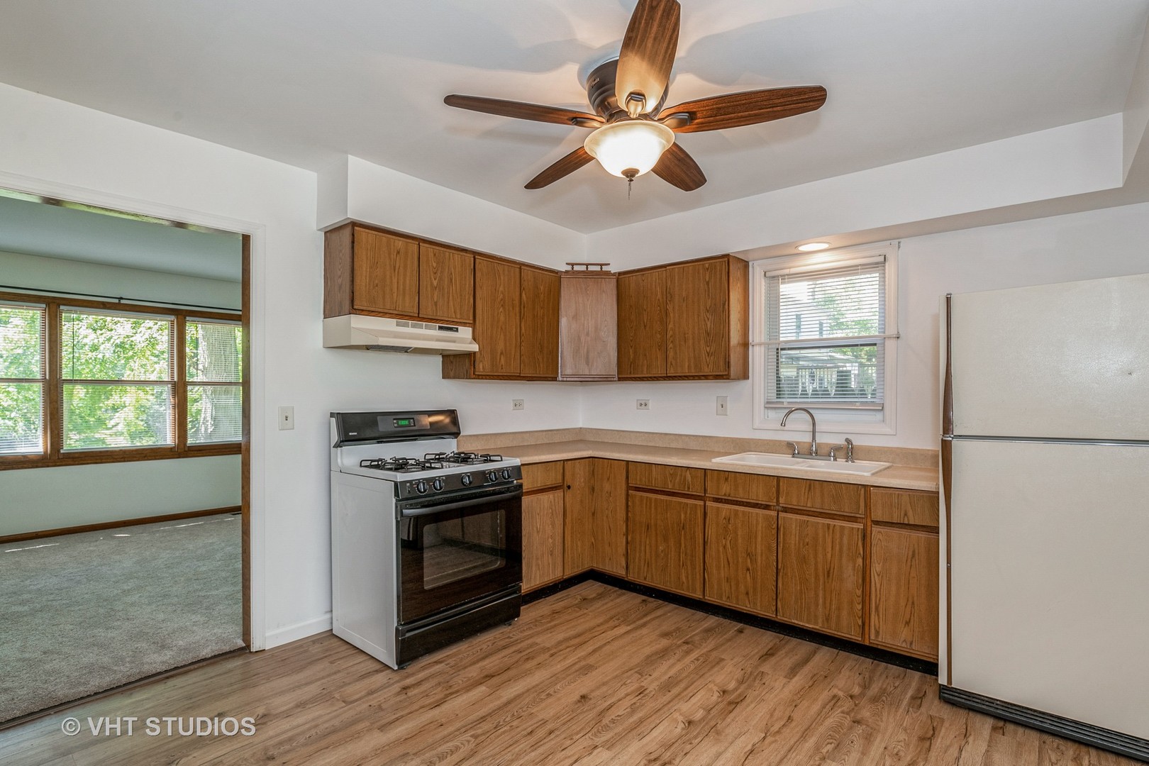 38063 North Lee Avenue Spring Grove, IL 60081 - Photo 2 of 10
