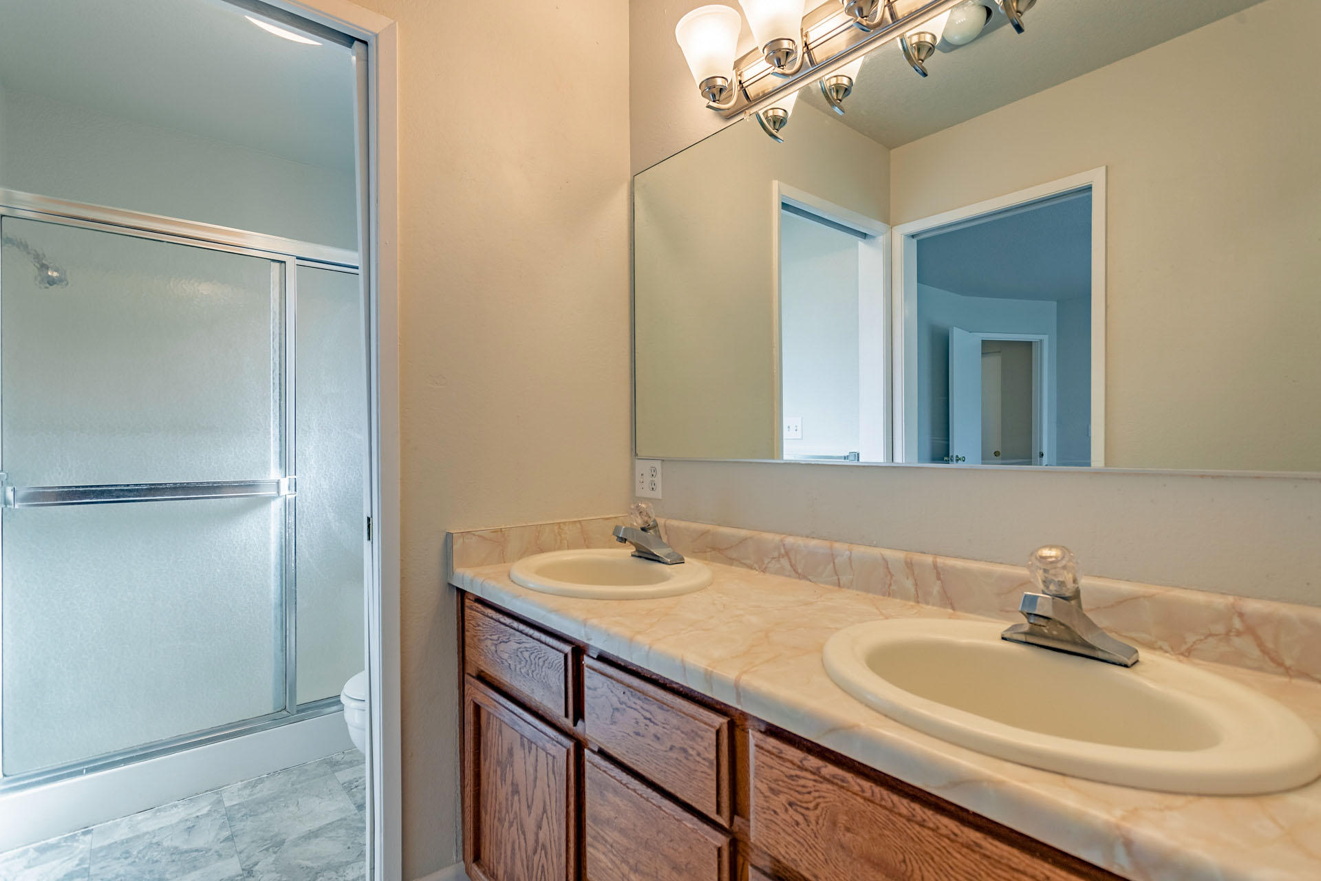 329 Michael Drive Red Bluff, CA 96080 - Photo 9 of 19 34 master bath