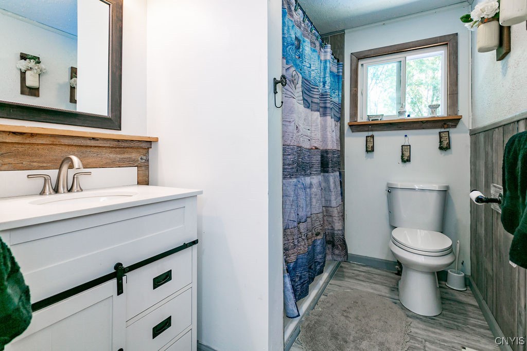 6240 Tobinlea Circle Manlius, NY 13057 - Photo 19 of 43 Upstairs full bath