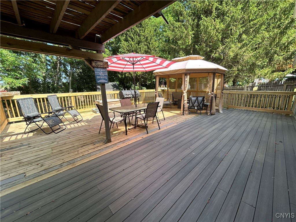 6240 Tobinlea Circle Manlius, NY 13057 - Photo 34 of 43 huge deck