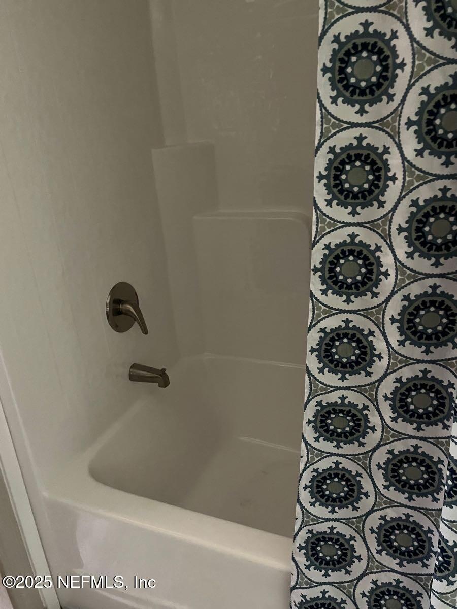 45692 Jones Way Callahan, FL 32011 - Photo 18 of 31 a bathroom with a bathtub