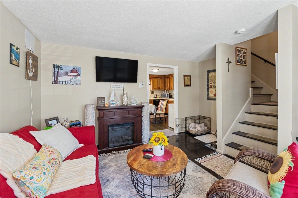 286 Pleasant Street Lowell, MA 01852 - Photo 11 of 38
