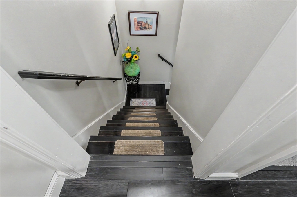 286 Pleasant Street Lowell, MA 01852 - Photo 19 of 38