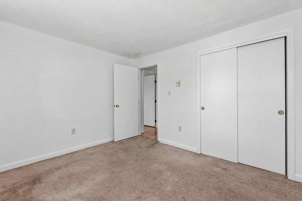 286 Pleasant Street Lowell, MA 01852 - Photo 22 of 38