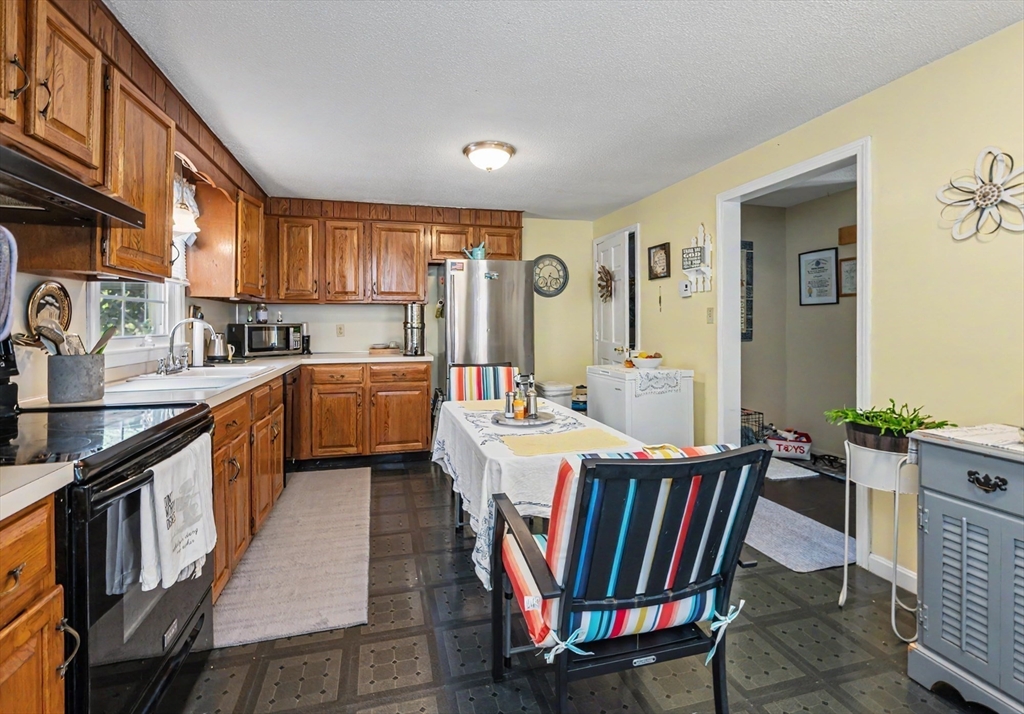 286 Pleasant Street Lowell, MA 01852 - Photo 6 of 38