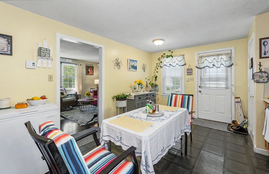 286 Pleasant Street Lowell, MA 01852 - Photo 7 of 38