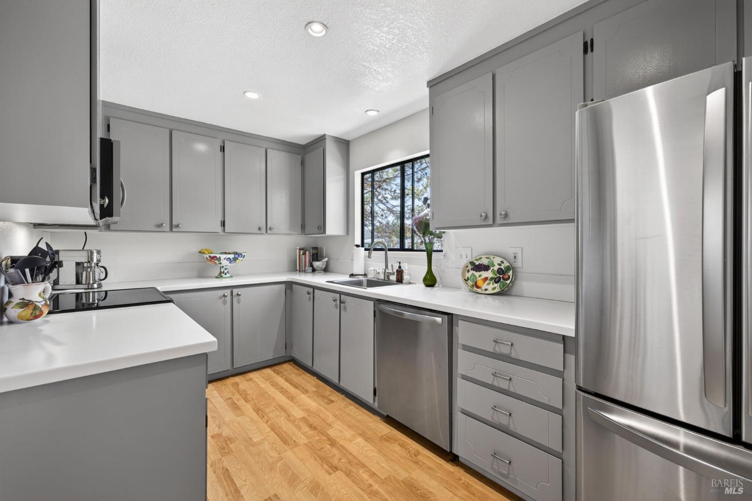 37 Greenside Way San Rafael, CA 94901 - Photo 5 of 41