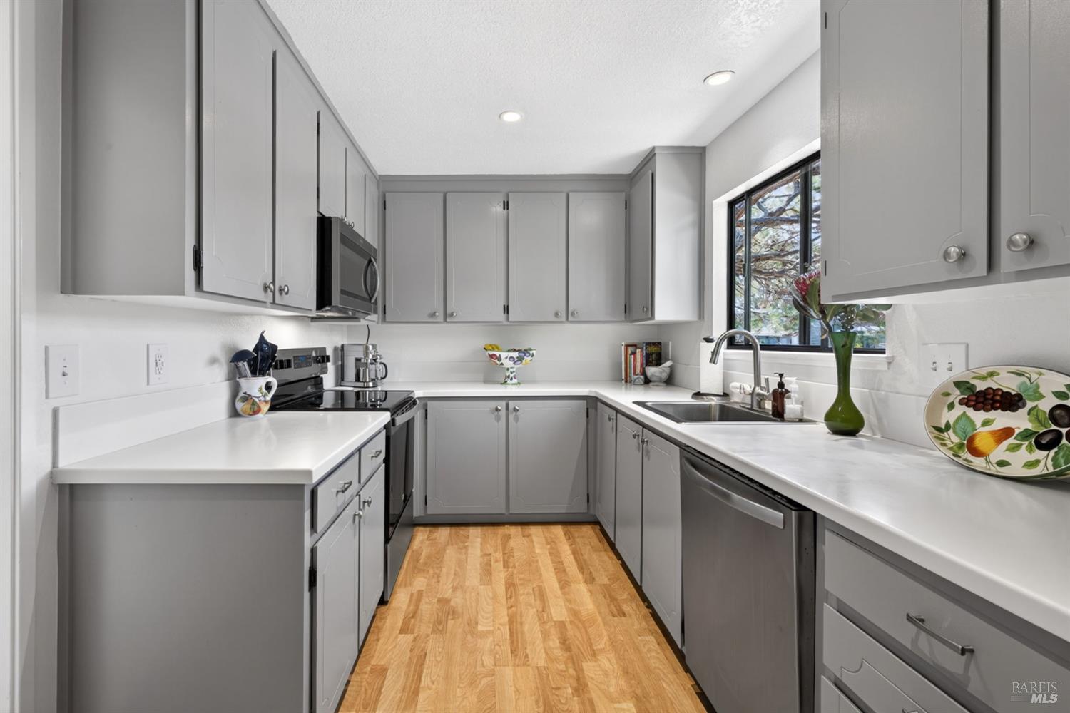 37 Greenside Way San Rafael, CA 94901 - Photo 7 of 41