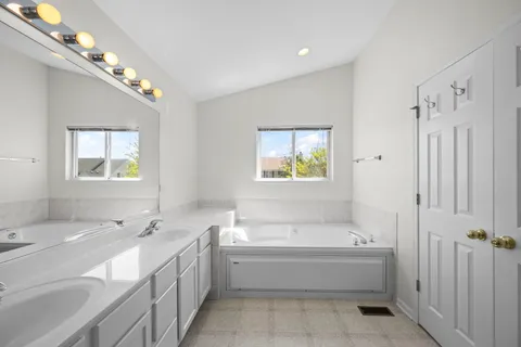 $639,900 | 6065 Irene Drive, Hoffman Estates, IL 60192