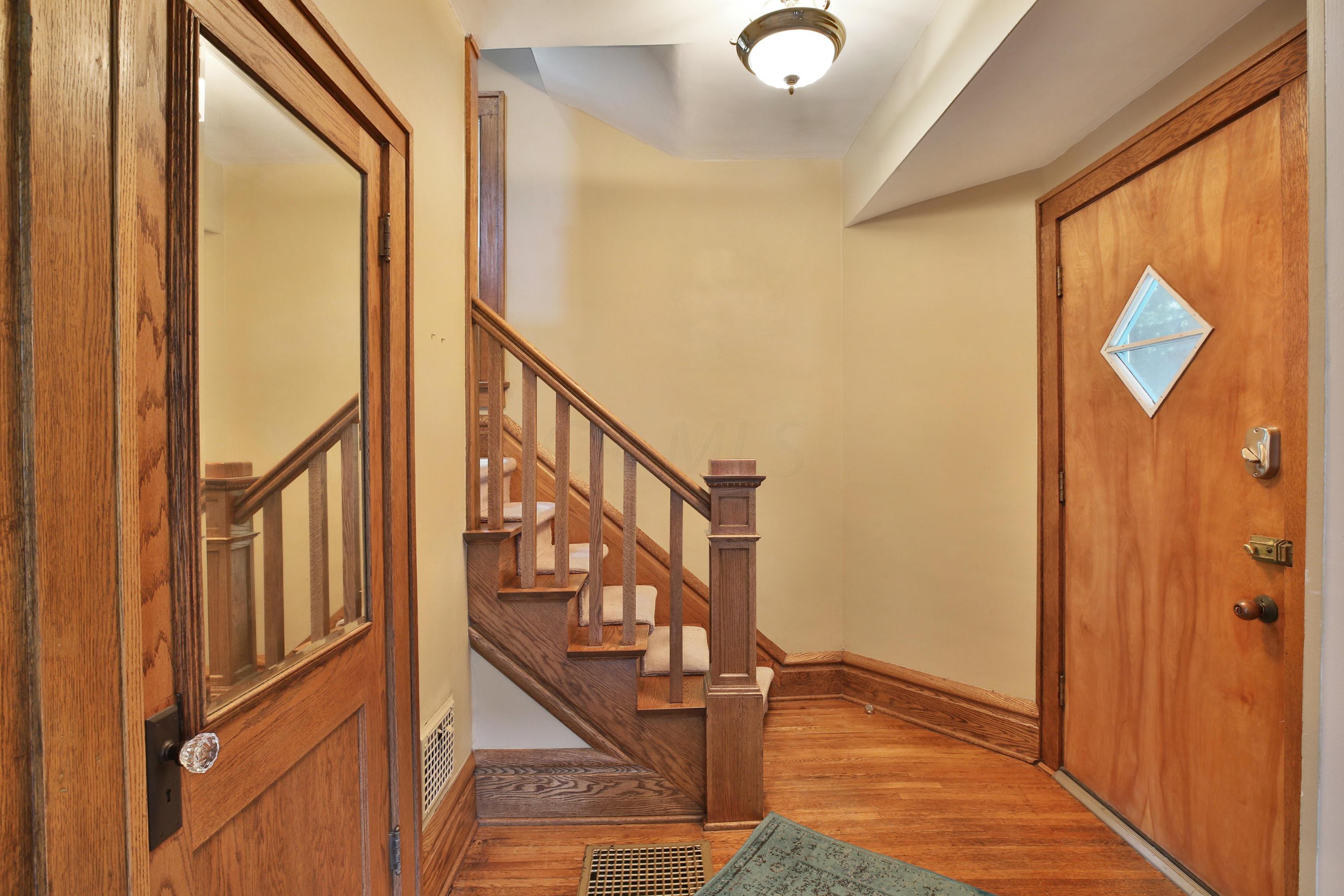 145 Crestview Road Columbus, OH 43202 - Photo 3 of 39