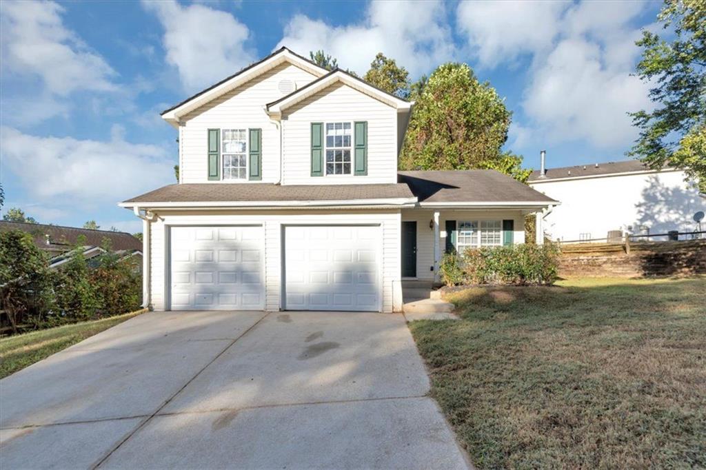 a view of a house with backyard and garden