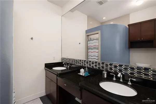 $1,400 | 1304 East Pineridge Avenue, Unit B, McAllen, TX 78503