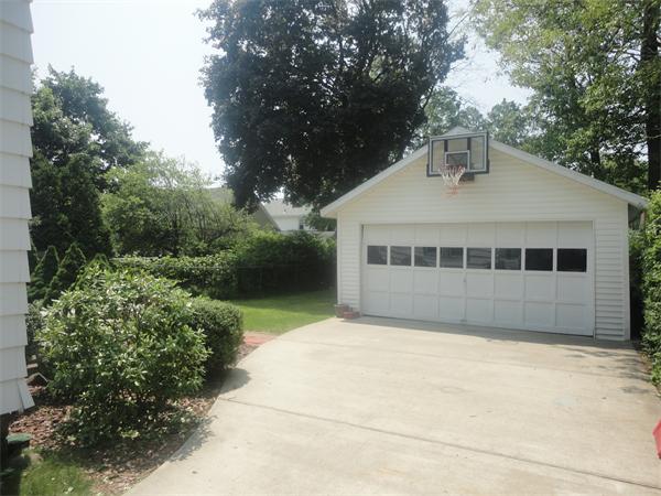 18 Gillette Avenue Springfield, MA 01118 - Photo 3 of 14