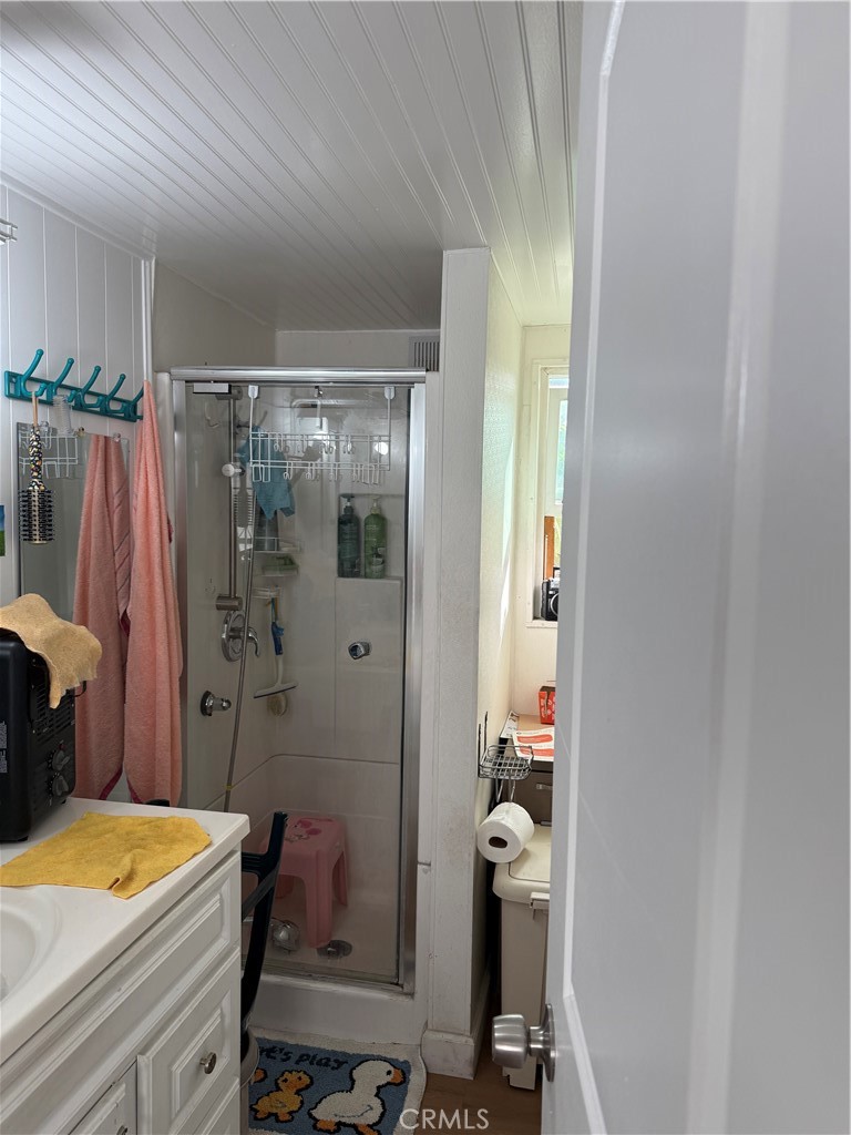 4117 West McFadden Avenue Santa Ana, CA 92704 - Photo 6 of 26 a room with a mirror and a window