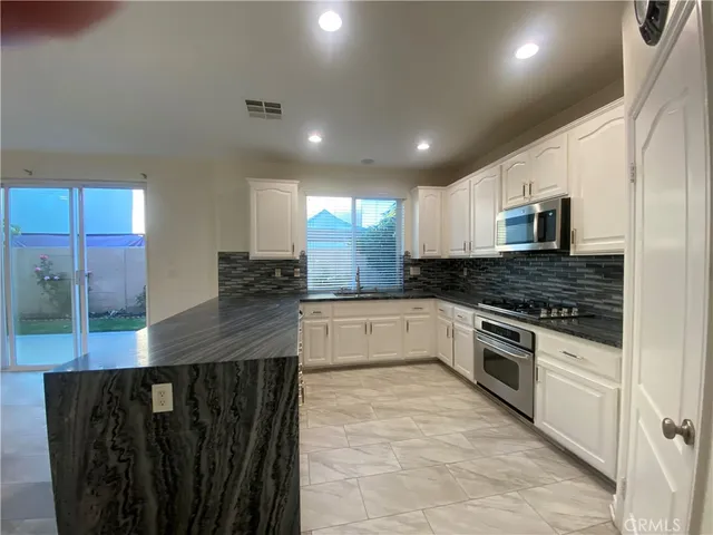 $4,200 | 19303 Cohasset Street, Reseda, CA 91335