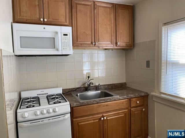 130 Hazelton Street, Unit 2 Ridgefield Park, NJ 07660 - Photo 5 of 9