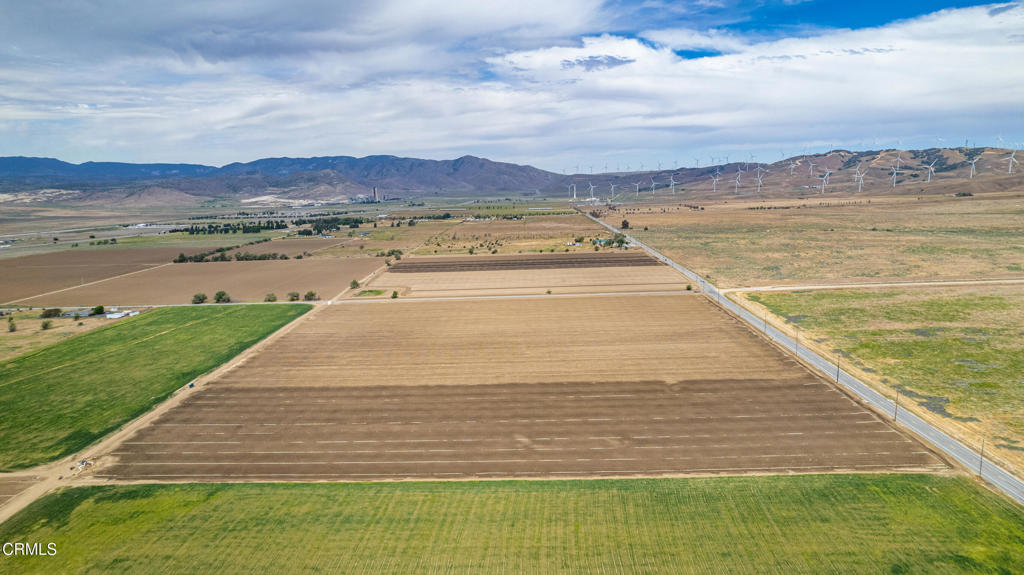 0 Highline Tehachapi, CA 93561 - Photo 6 of 14 a view of a lake with a mountain