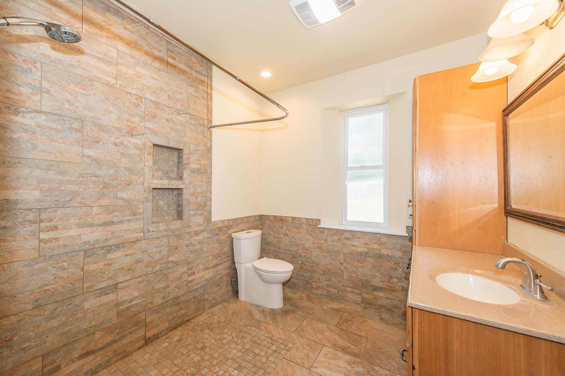 13575 Gas Point Road Igo, CA 96047 - Photo 28 of 59 Guest Bathroom