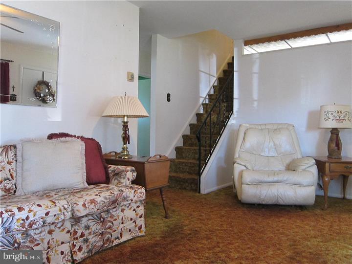 2834 Neptune Road Philadelphia, PA 19154 - Photo 11 of 25 Family Room
