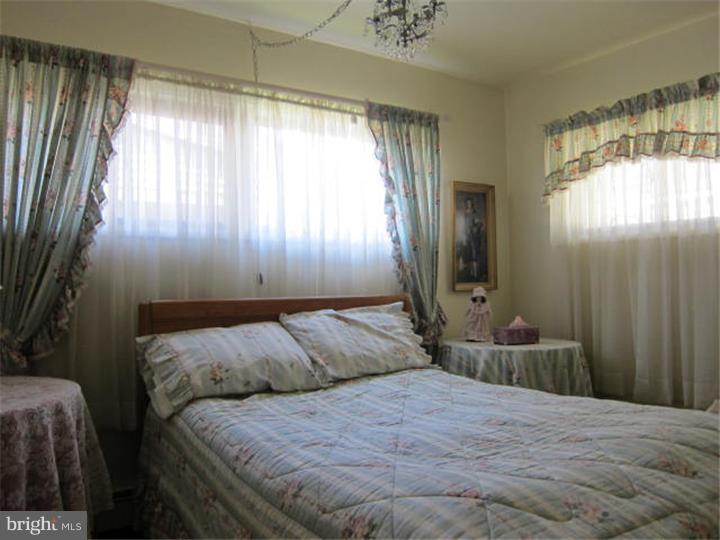 2834 Neptune Road Philadelphia, PA 19154 - Photo 12 of 25 Bedroom - Main