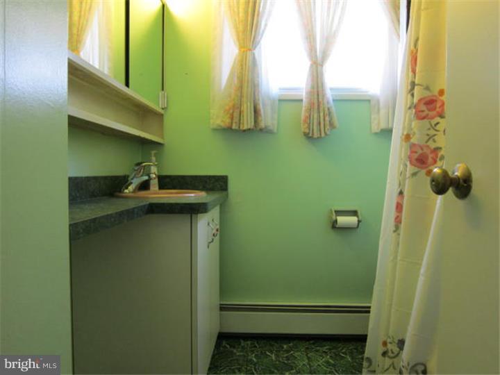 2834 Neptune Road Philadelphia, PA 19154 - Photo 7 of 25 Bathroom