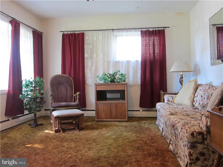 2834 Neptune Road Philadelphia, PA 19154 - Photo 8 of 25 Family Room