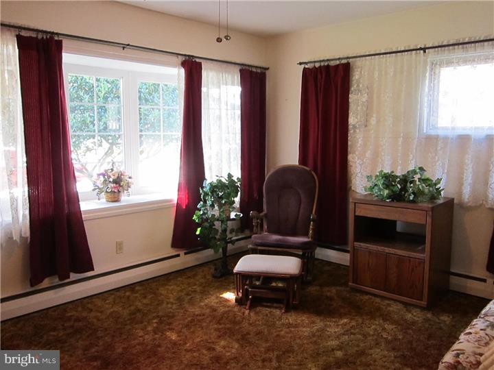 2834 Neptune Road Philadelphia, PA 19154 - Photo 10 of 25 Family Room