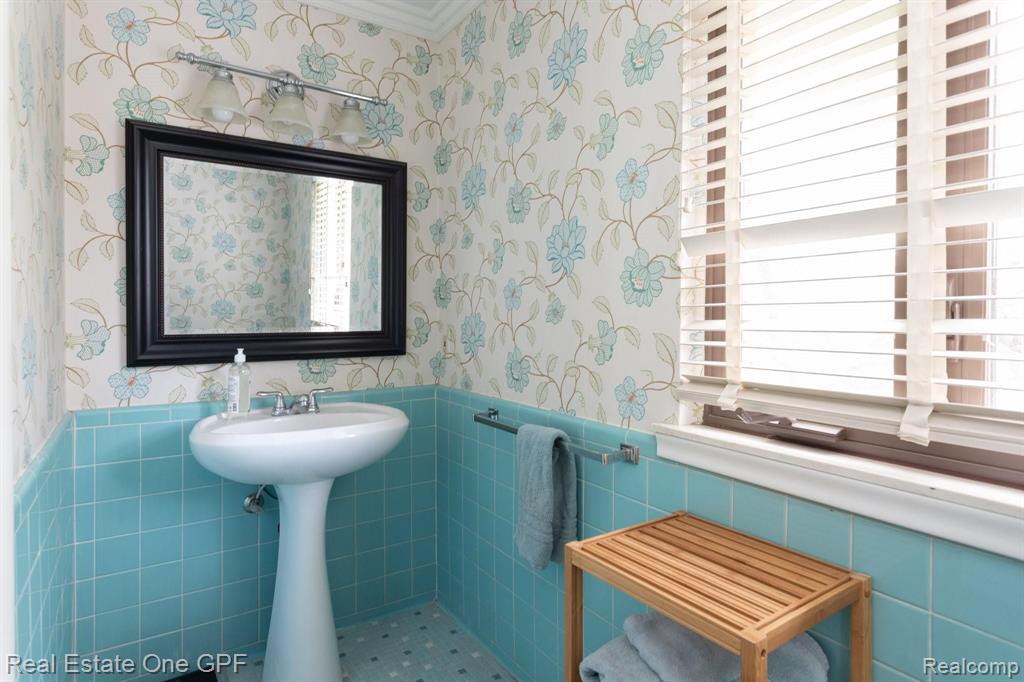 559 Cook Road Grosse Pointe Woods, MI 48236 - Photo 27 of 47
