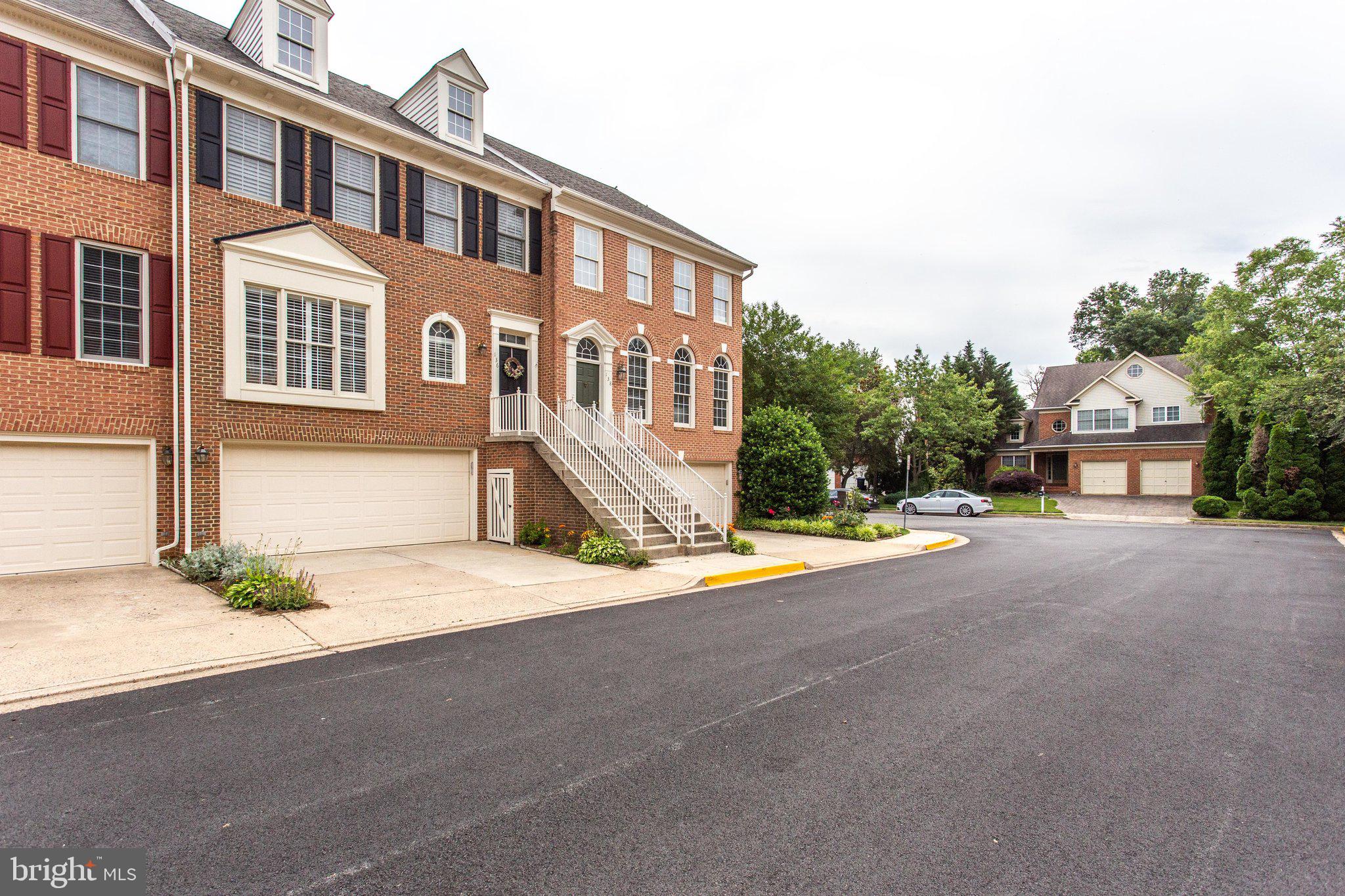 136 Roland Court Southwest Vienna, VA 22180 - Photo 3 of 67 In a cul-de-sac!