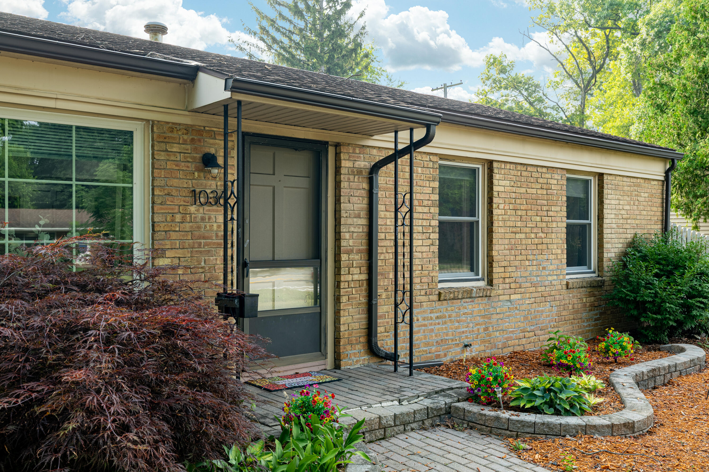 1036 North Maple Road Ann Arbor, MI 48103 - Photo 2 of 43 1036 N Maple Rd (4 of 49)