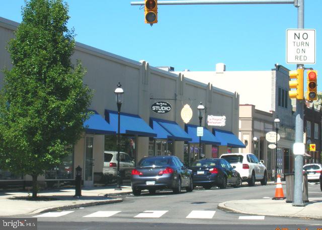 309 Florence Avenue, Unit 627N Jenkintown, PA 19046 - Photo 32 of 35 a view of a building with traffic signal lights