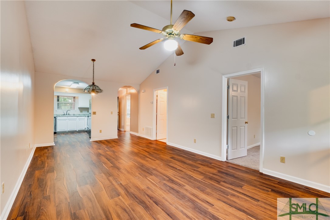 211 Edgewater Road, Unit 48 Savannah, GA 31406 - Photo 6 of 15 Living/Dining room combination