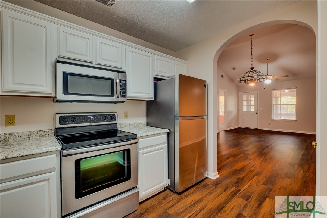 211 Edgewater Road, Unit 48 Savannah, GA 31406 - Photo 7 of 15 Kitchen
