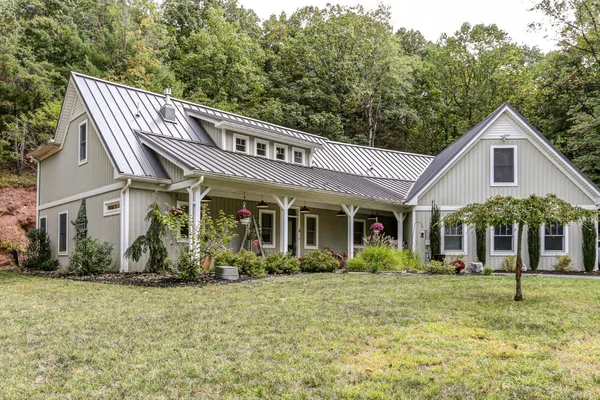 $975,000 | 6 Maple Grove Road, Mohnton, PA 19540