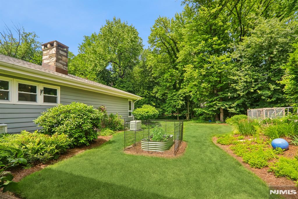 95 Yantacaw Brook Road Montclair, NJ 07043 - Photo 35 of 48