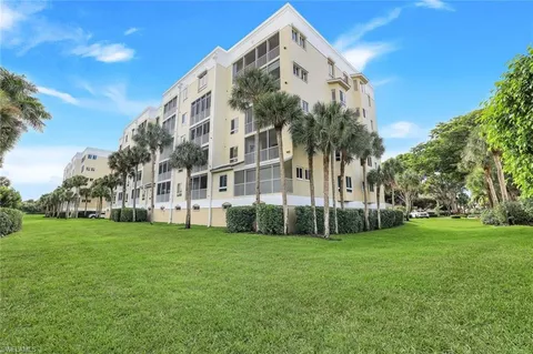 $1,495,000 | 7655 Pebble Creek Circle, Unit 404, Naples, FL 34108